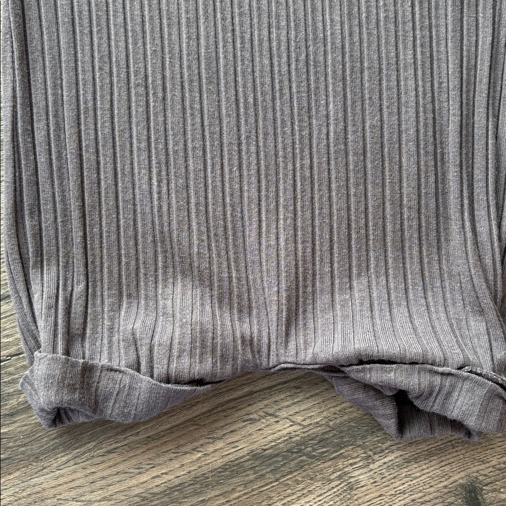 Lou Lou & Co Gray Ribbed Romper 2T - Picture 4 of 4